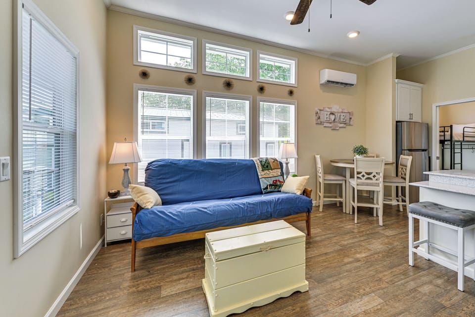 Living Room | Futon
