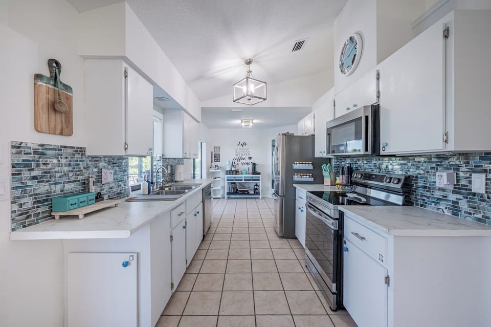 Full kitchen