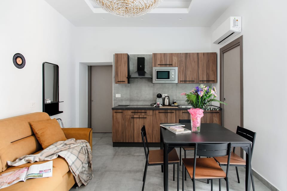 Luxury Quadruple Room | Private kitchen | Fridge, microwave, oven, stovetop