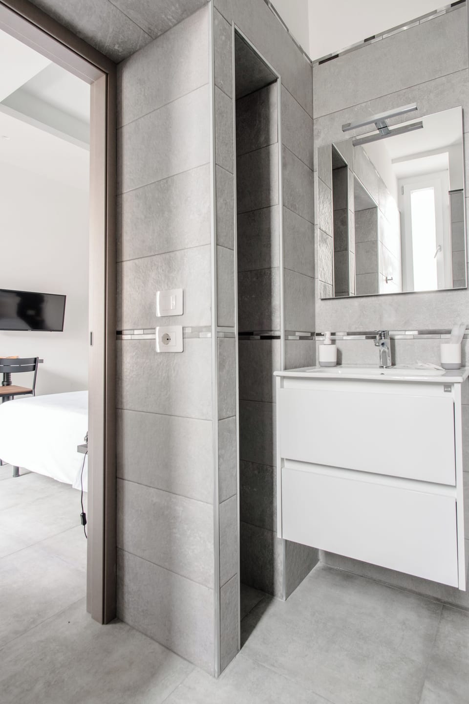 Classic Double Room, City View | Bathroom | Shower, hair dryer, slippers, towels