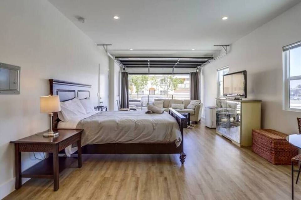 Sliding windows/door to open on beautiful sunny days in San Diego to get the inside outside feel