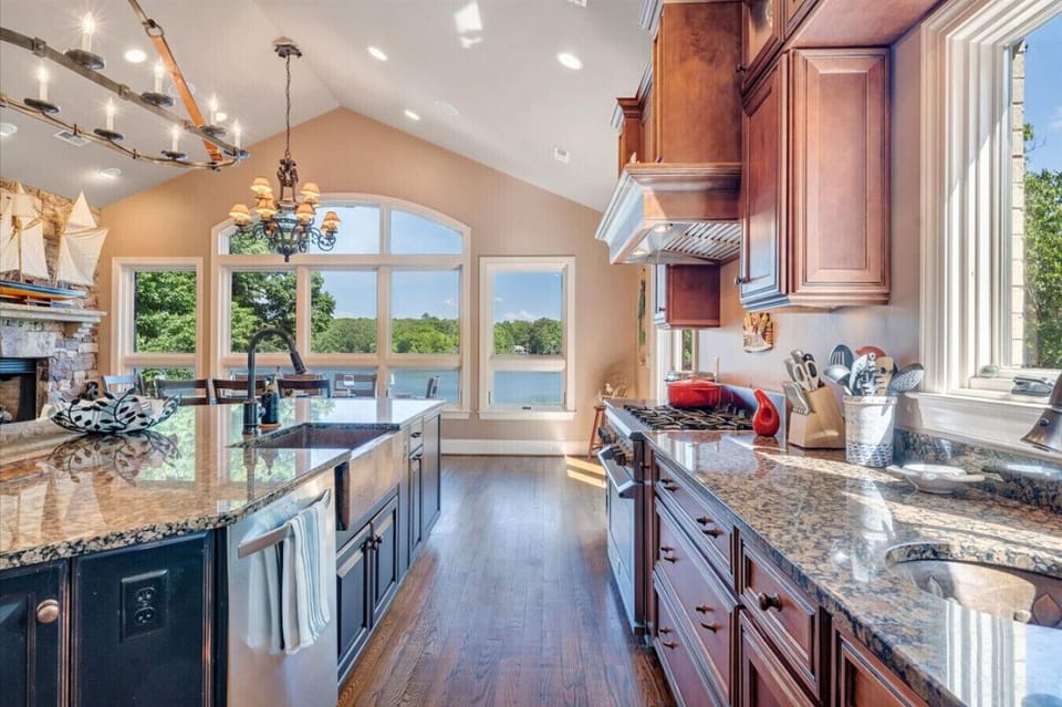 The well-equipped chef’s kitchen that makes it easy to cook for a crowd.