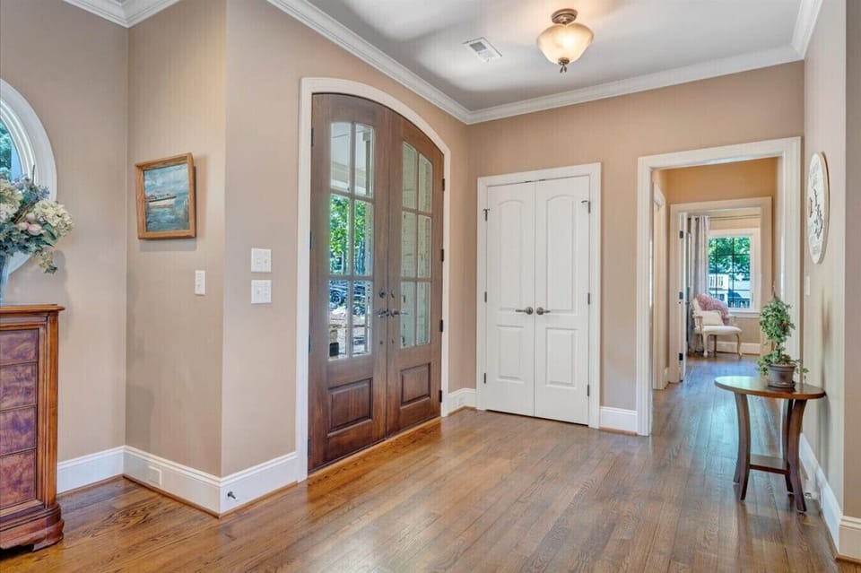 Welcome to your waterfront oasis!