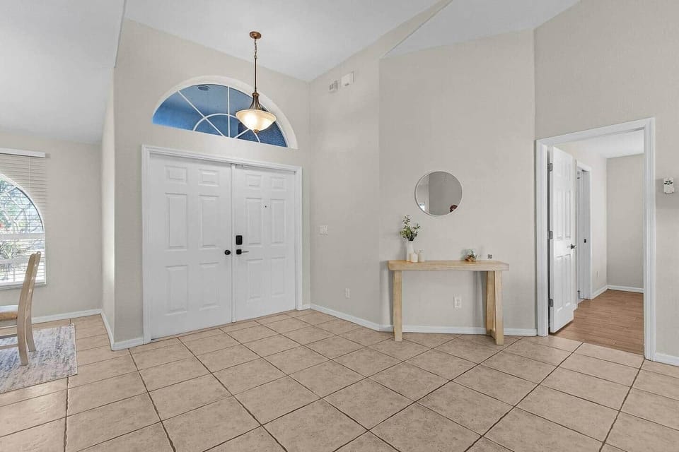 Vaulted Front Entry - Double Door