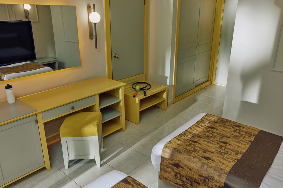 Classic Double Room | Free minibar items, in-room safe, desk, laptop workspace