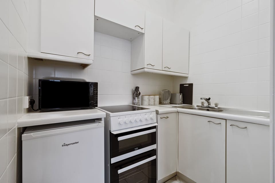 Close to Beach and Town Centre