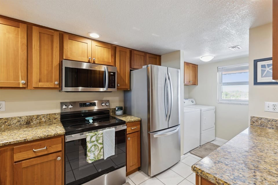 Clean & modern kitchen