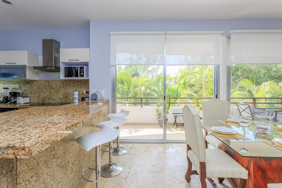 Apartment | Private kitchen | Full-size fridge, microwave, oven, coffee/tea maker