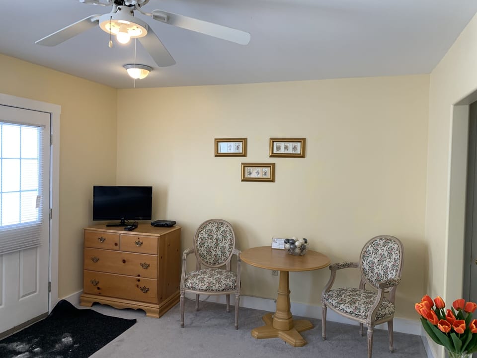 Room, 1 King Bed, Ocean View (Admiral's Retreat) | Living area | Flat-screen TV