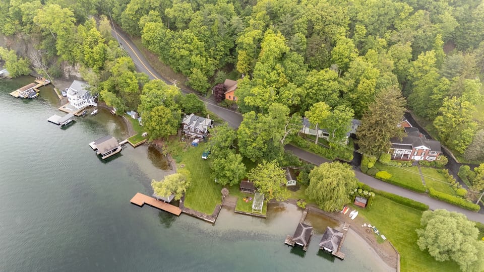 Just steps from the water, this serene wooded getaway provides the perfect balance of privacy and lakeside living 🚤🌲🌅