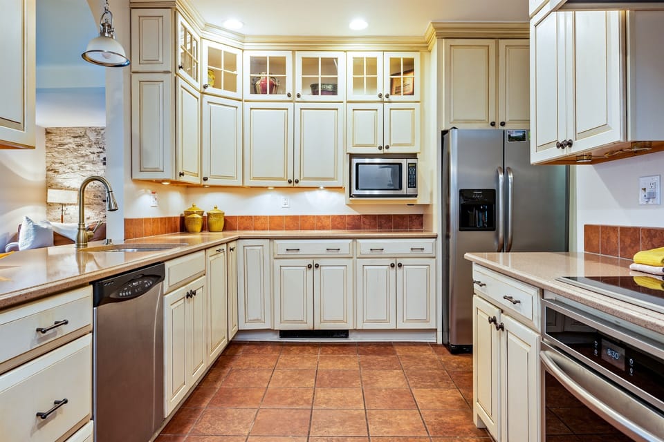 Elegant chef’s kitchen featuring custom cabinetry, granite counters, and stainless-steel appliances—perfect for cooking and gathering.