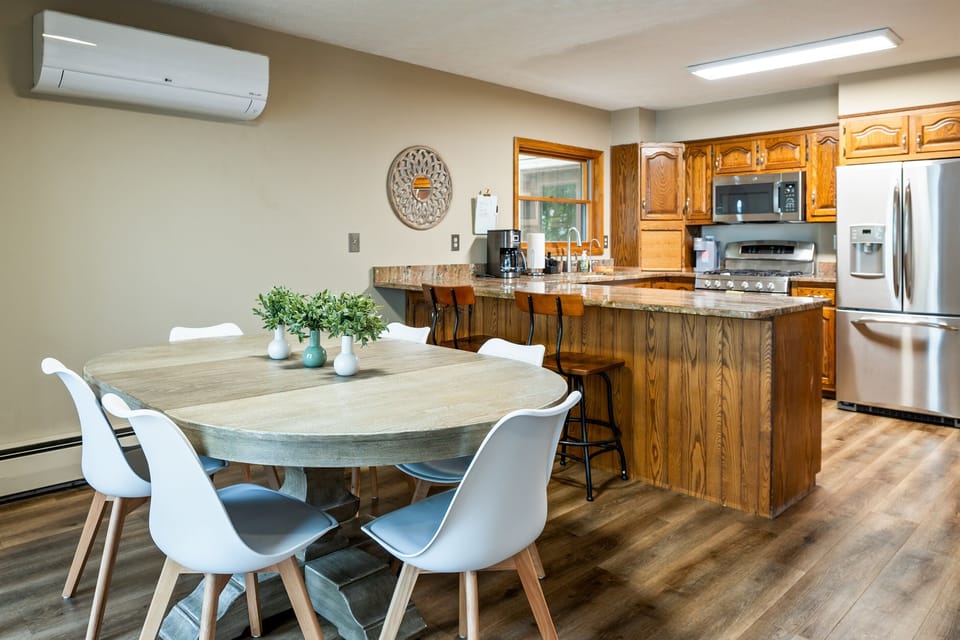 Gather around the stylish round dining table with seating for six—perfect for meals, games, or morning coffee with a view. 🌿☕🍽️