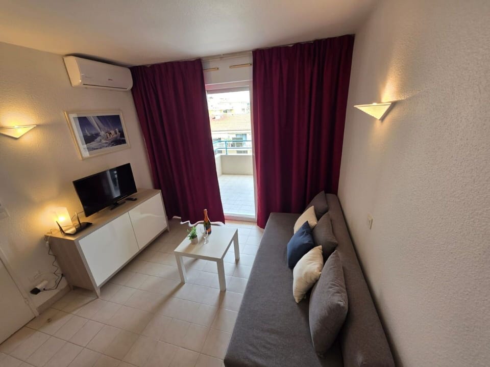 Flooring, Apartment, Floor, Resort, Hotel, Balcony, Light Fixture