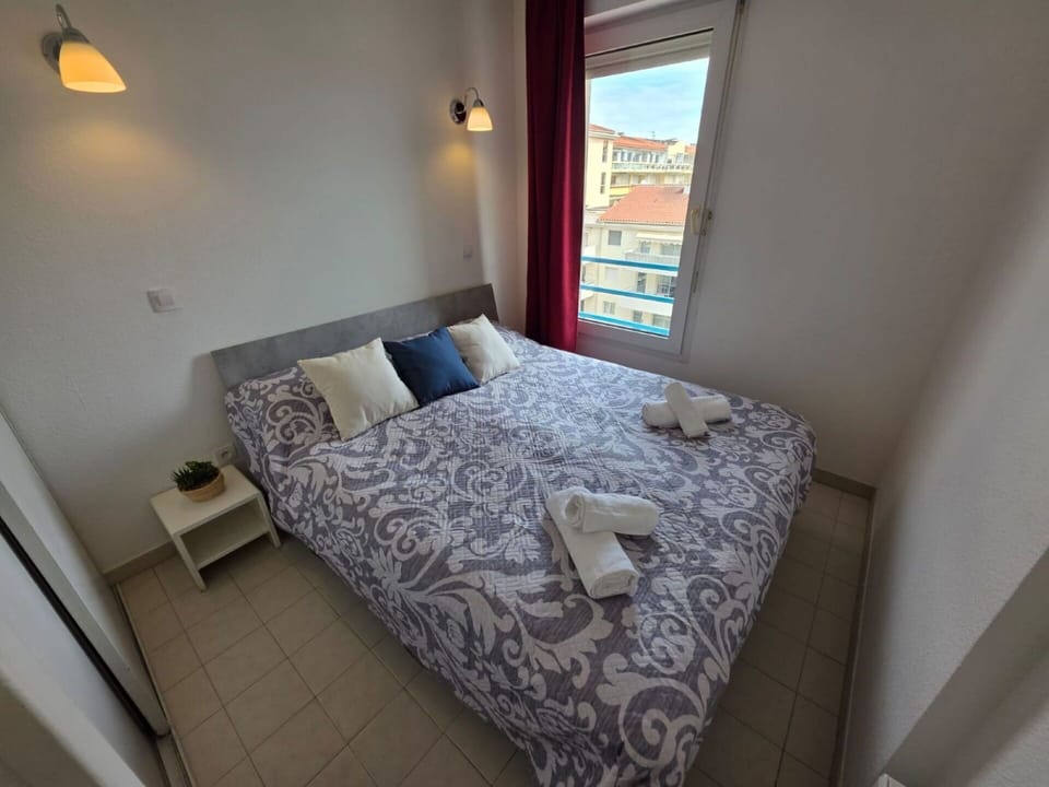 Apartment, Family Car, Hatchback, Luxury Vehicle, City Car, Parking