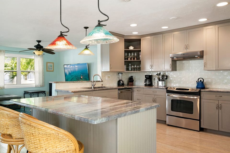 Modern Kitchen | Granite Countertops and Stainless Steel Appliances