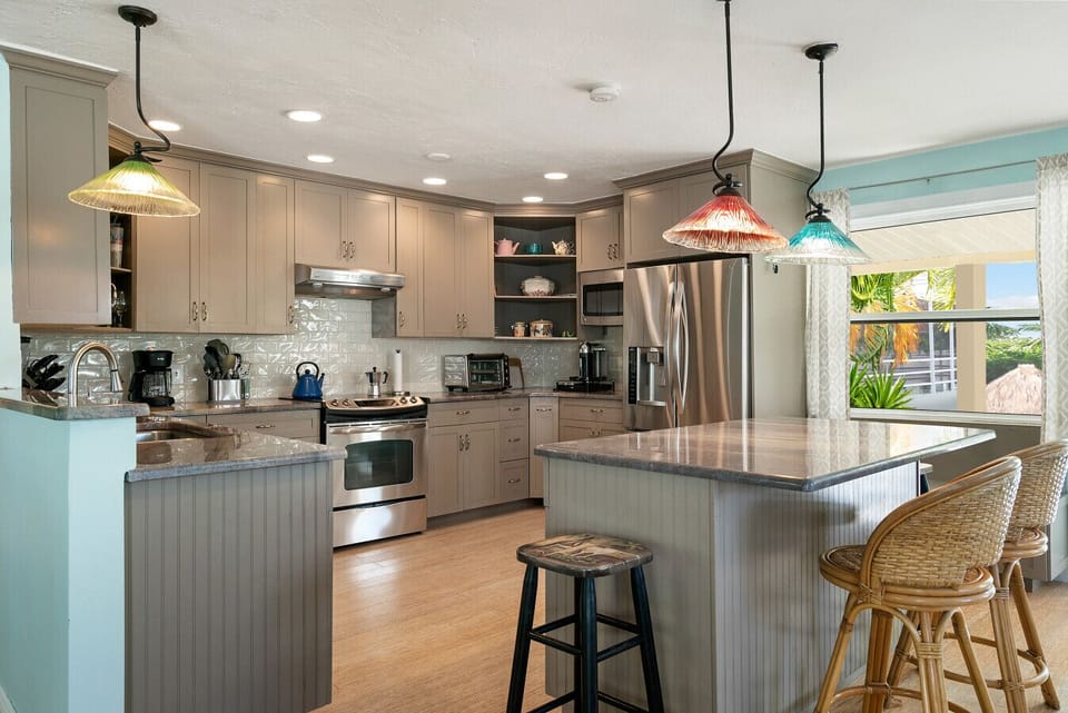 Modern Kitchen | Granite Countertops and Stainless Steel Appliances