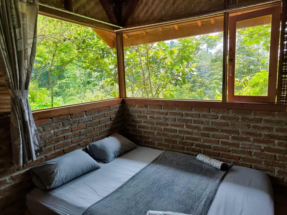 Traditional Cabin, 1 Queen Bed, Valley View | Free WiFi, bed sheets