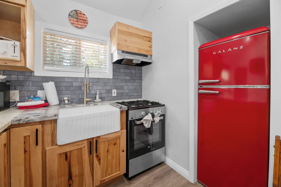 Electric kettle, toaster