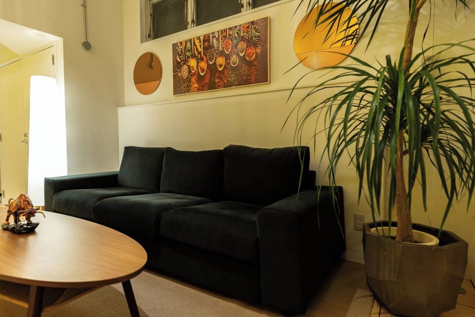 1F Front sofa