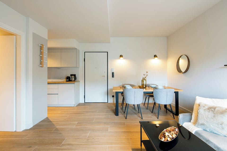 Apartment, 1 Double Bed, Kitchen, City View | In-room dining