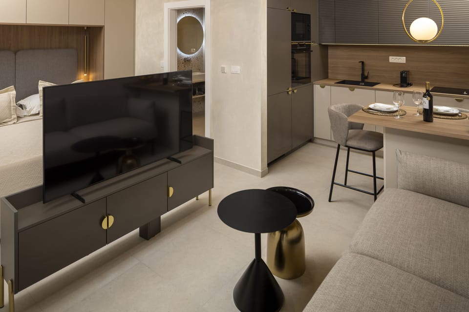 Villa Maja Aurelia in the centre Romantic Studio Apartment | Living area | 109-cm Smart TV with satellite channels