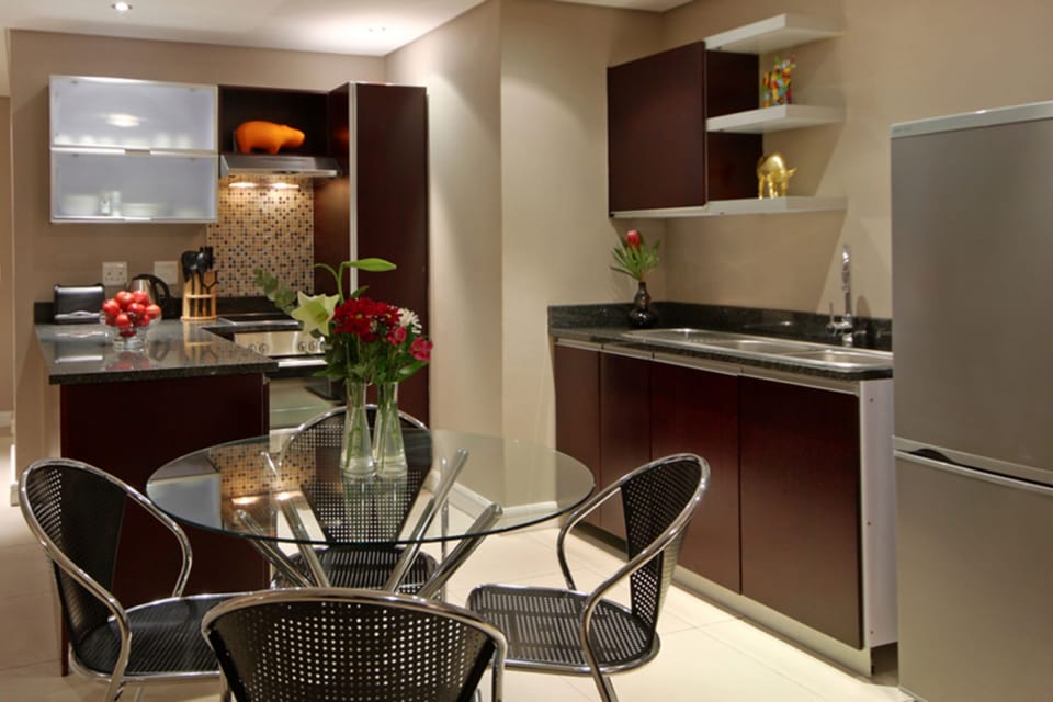 Deluxe Apartment, Mountain View | Private kitchen