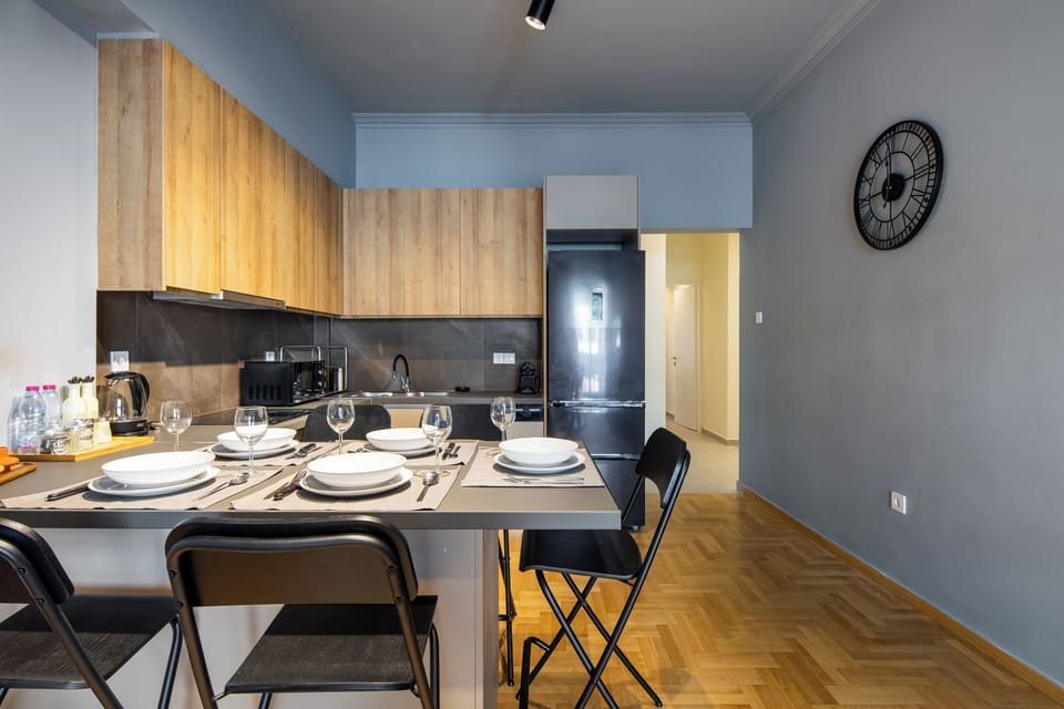 Apartment, 3 Bedrooms, Kitchen, City View | In-room dining