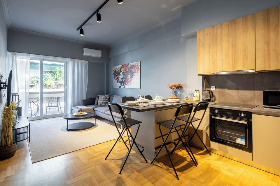 Apartment, 3 Bedrooms, Kitchen, City View | In-room dining