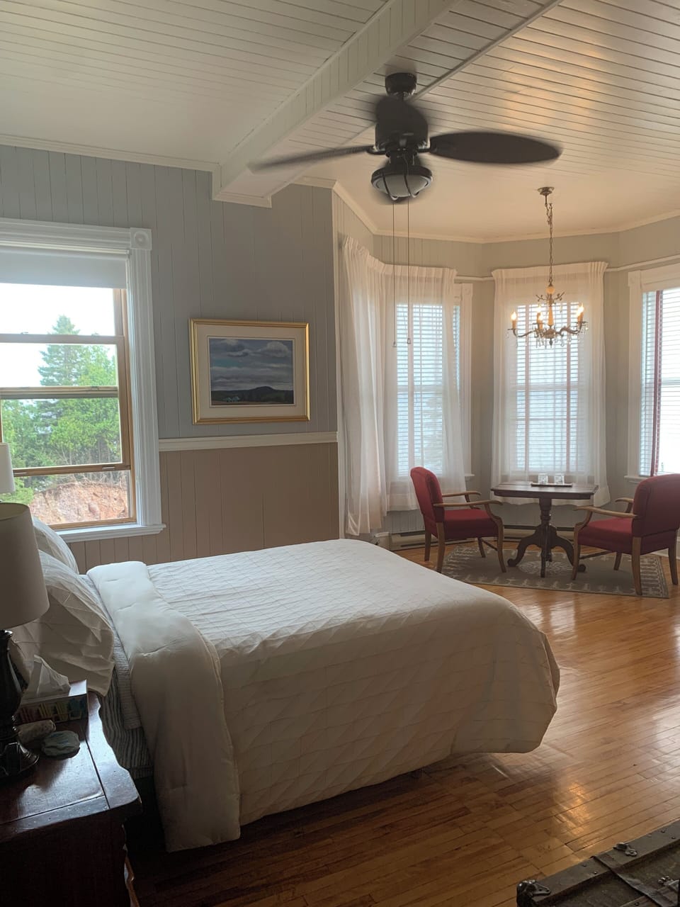 Classic Room, 1 Queen Bed, Bay View (Monseigneur) | Bathroom | Free toiletries, hair dryer, bathrobes, slippers