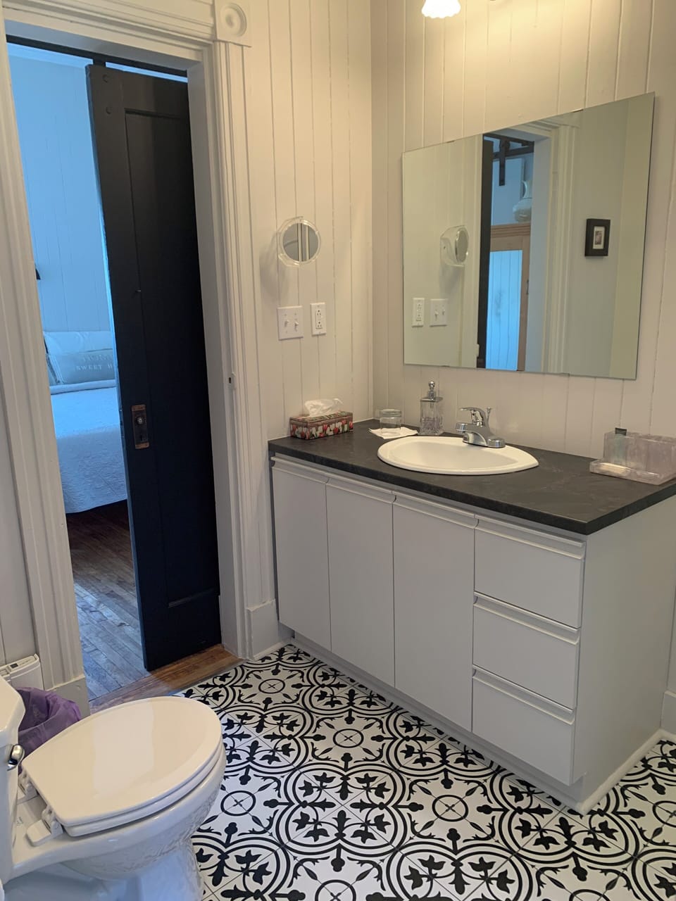 Family Room (Vicaire) | Iron/ironing board, free WiFi, bed sheets