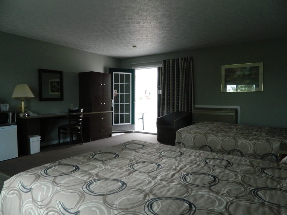 Panoramic Room, 2 Queen Beds (Private Balcony Overlooking River) | Premium bedding, desk, iron/ironing board, cribs/infant beds