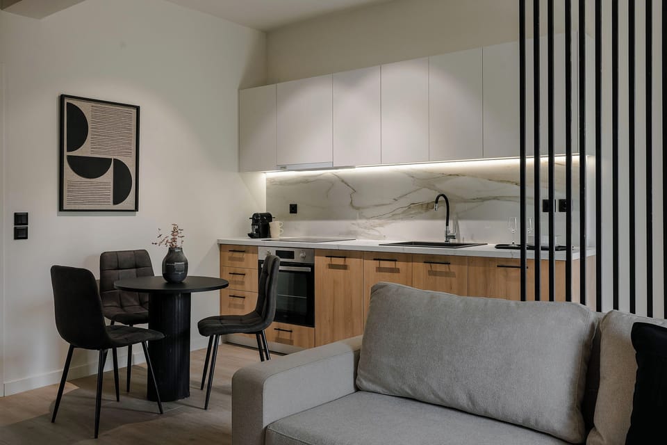 Fridge, oven, stovetop, dishwasher