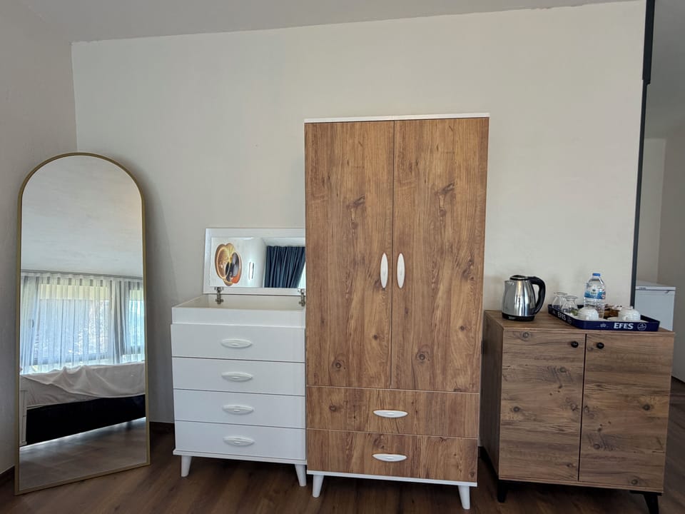 WiFi (free), bed sheets