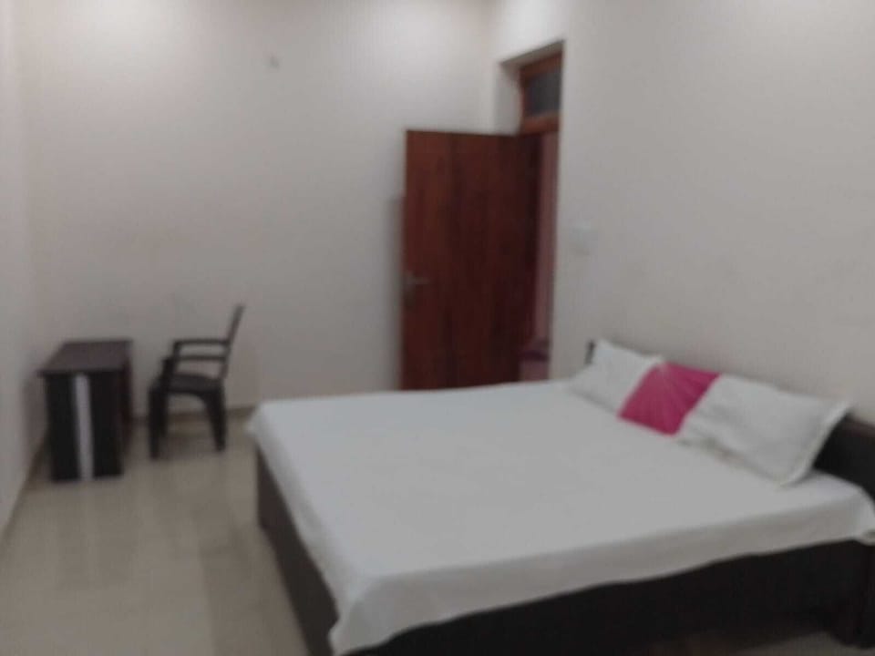 Double Room | Rollaway beds, free WiFi, bed sheets