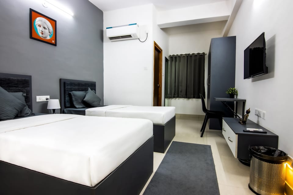 Studio, City View | In-room safe, desk, laptop workspace, blackout drapes