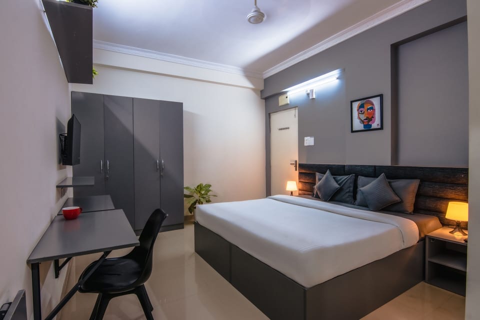 Studio, City View | In-room safe, desk, laptop workspace, blackout drapes