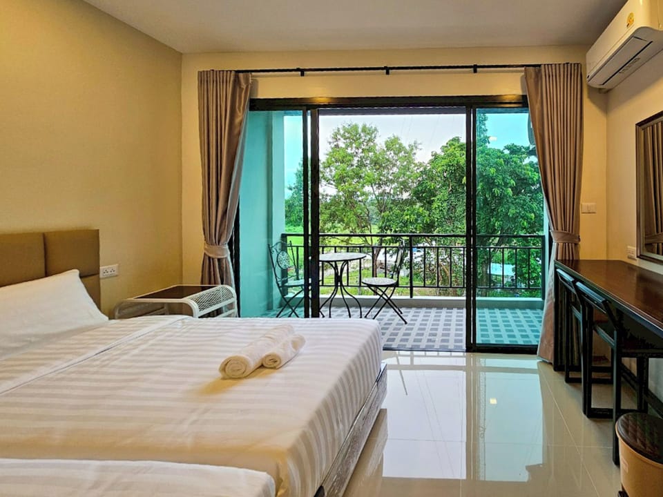 Double Room, Mountain View | Desk, bed sheets