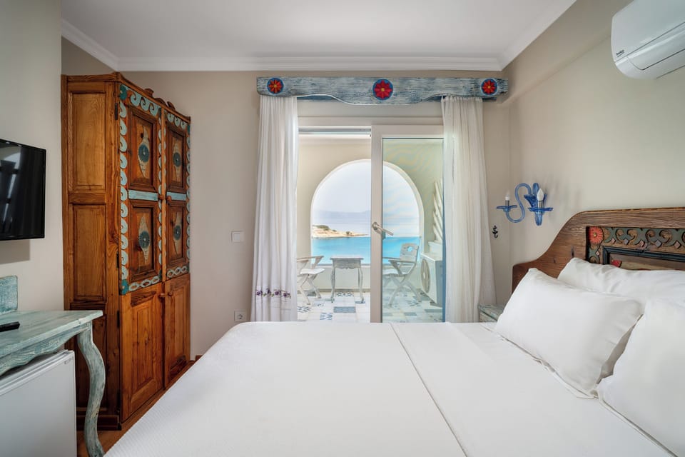 Classic Double Room, Balcony, Sea View | Minibar, free WiFi, bed sheets