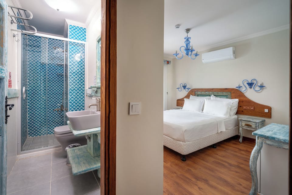 Superior Room, Balcony, Sea View | Minibar, free WiFi, bed sheets