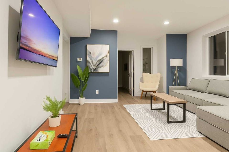 Spacious and sunny living room – comfort meets charm.