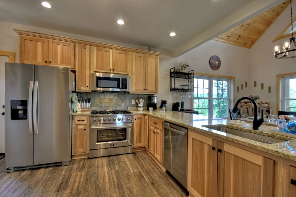 This luxury cabin rental in North Georgia has a fully stocked kitchen featuring stainless steel appliances and granite countertops—everything you need to prepare delicious meals during your stay.