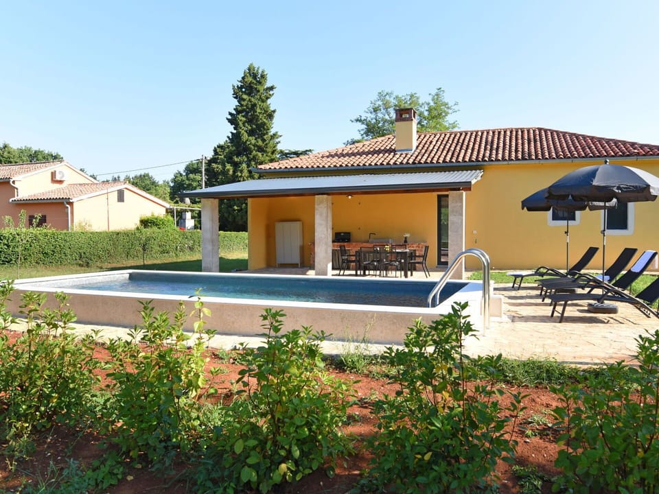 Swimming Pool, Residential Area, House, Home, Roof, Resort, Estate, Composite Material, Shade, Farmhouse