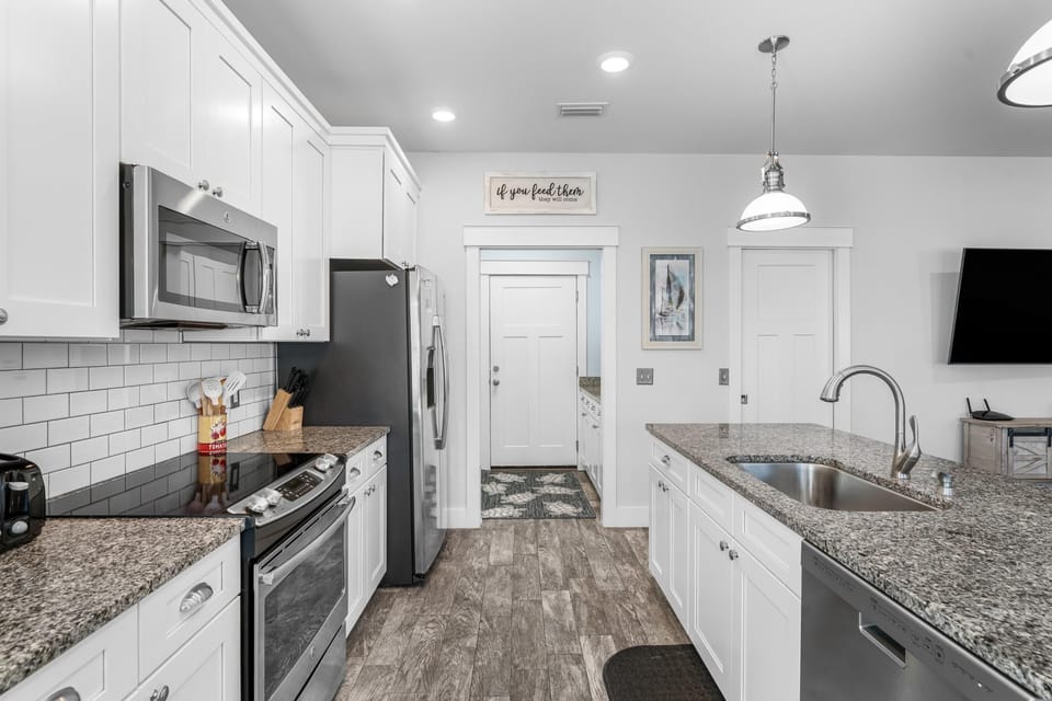 House, Pool View | Private kitchen | Full-size fridge, microwave, oven, stovetop