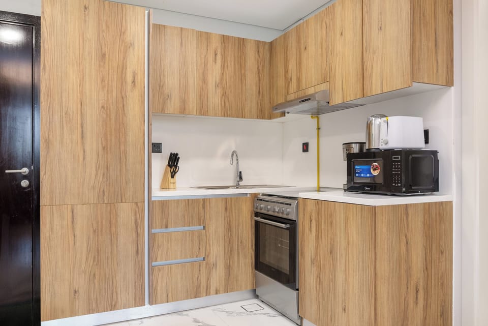 Apartment, 1 Bedroom, Balcony, City View | Private kitchen | Electric kettle