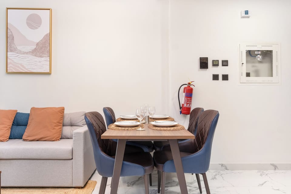 Apartment, 1 Bedroom, Balcony, City View | In-room dining