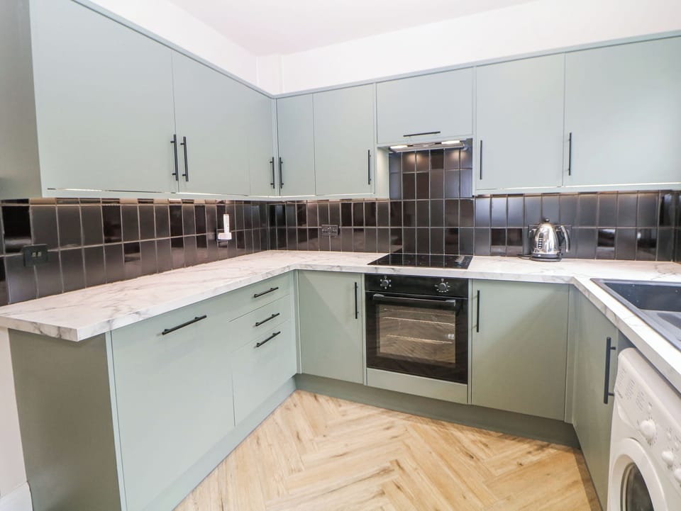 Dishwasher, cookware/dishes/utensils