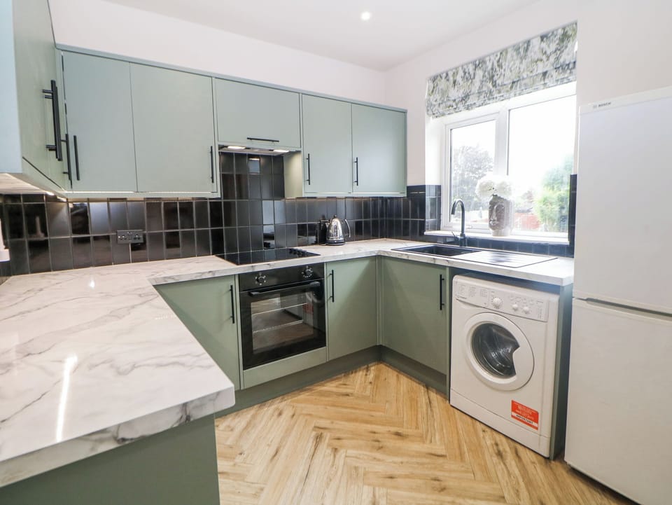 Dishwasher, cookware/dishes/utensils
