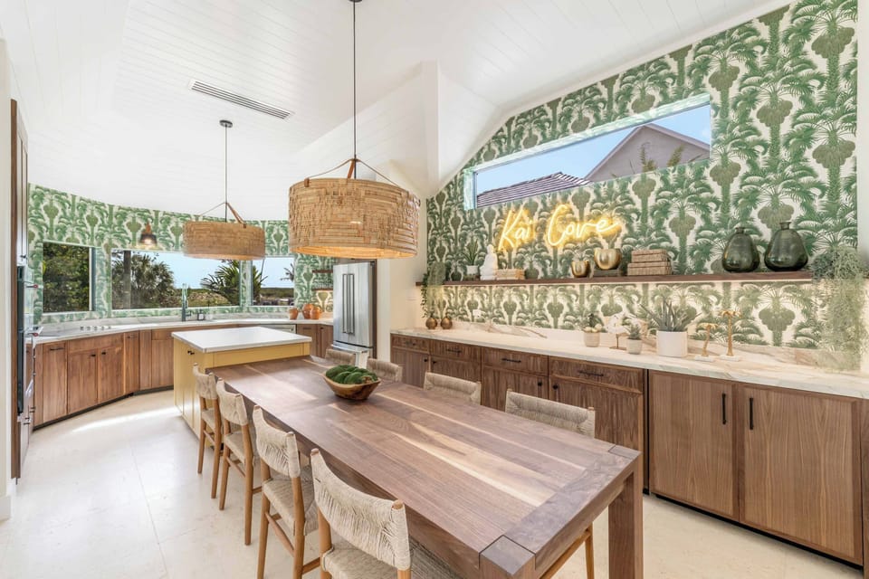 Kitchen and dining area. 