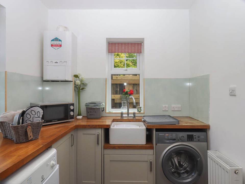 Fridge, microwave, dishwasher, toaster