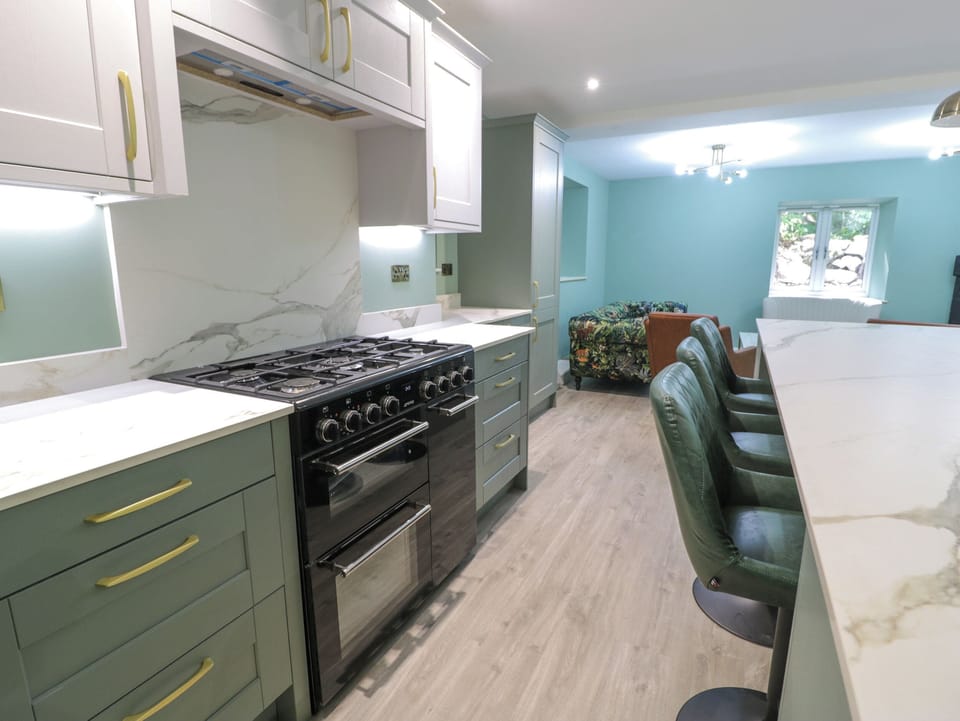Dishwasher, cookware/dishes/utensils